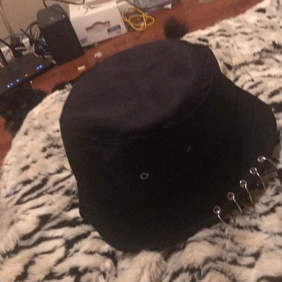 Fishhook bucket hat - Picture 2 of 2